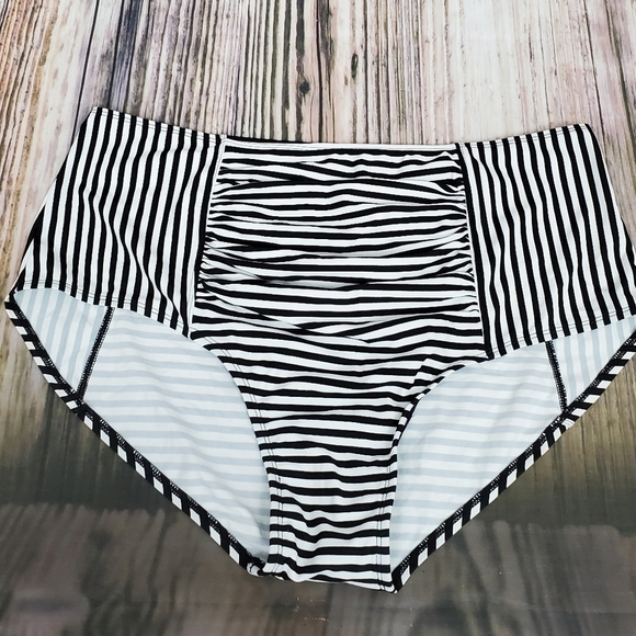 G.I.L.I. Floral Peplum Tankini High Waisted Bottoms Swimsuit Set - Picture 7 of 16